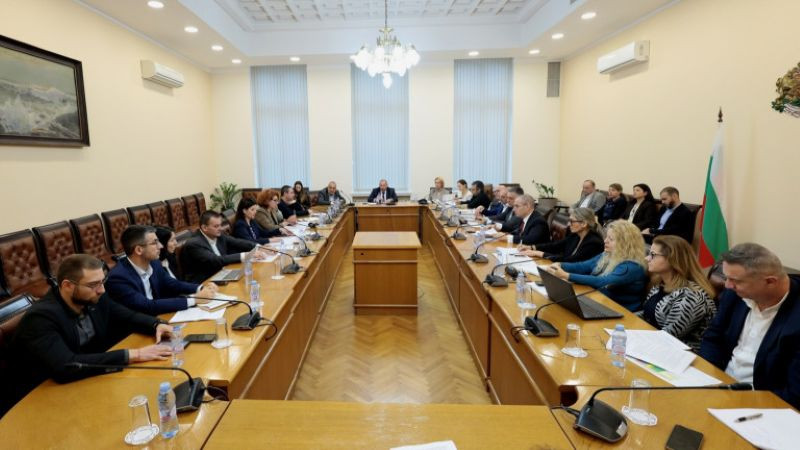 Караджов представи "най-важната реформа в обществения транспорт" от 25 г. пред НСОРБ